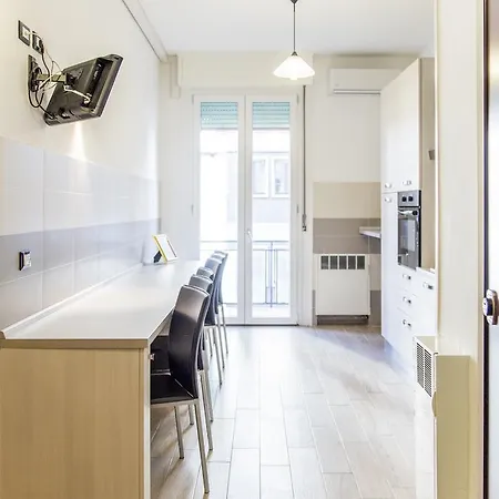 In Fiera 8 Superior Front Fair * Bologne